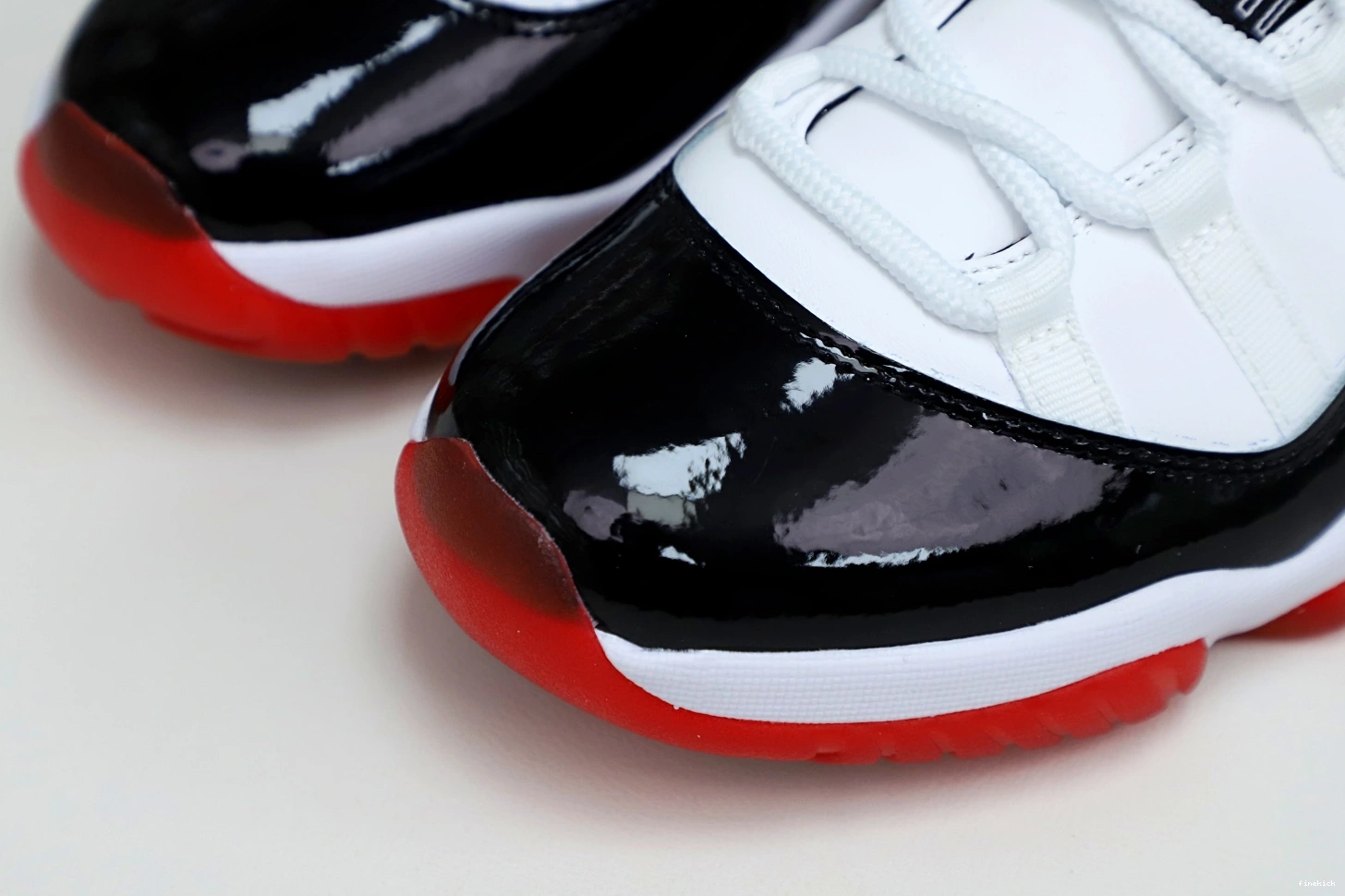 AIR WHITE 11 JORDAN BRED LOW 0716